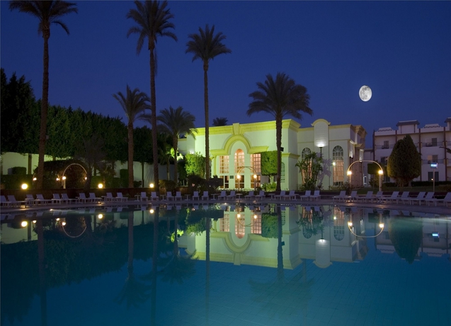 Imagen de la piscina del Hotel Cataract Pyramids Resort. Foto 15