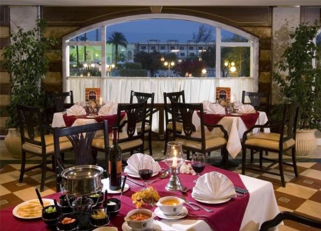 Imagen del bar/restaurante del Hotel Cataract Pyramids Resort. Foto 6