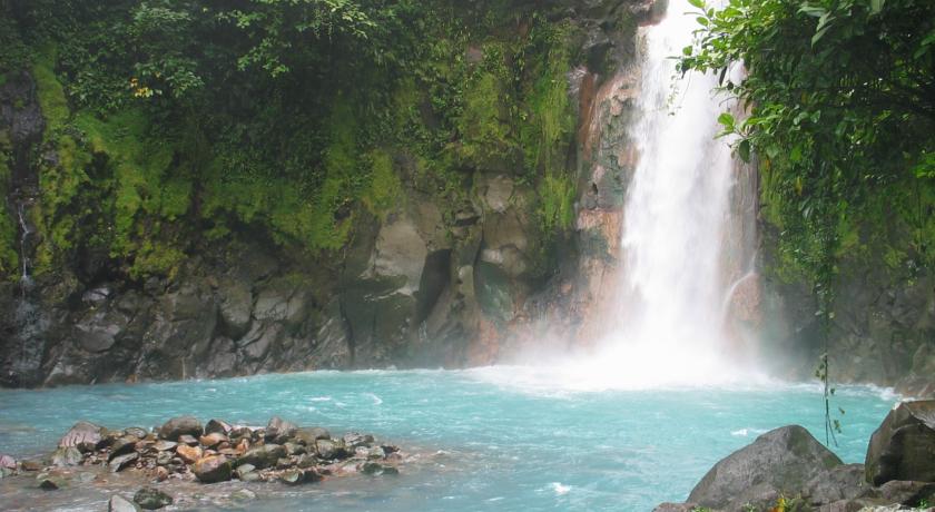 Imagen de los exteriores del Hotel Cataratas Bijagua Lodge. Foto 9