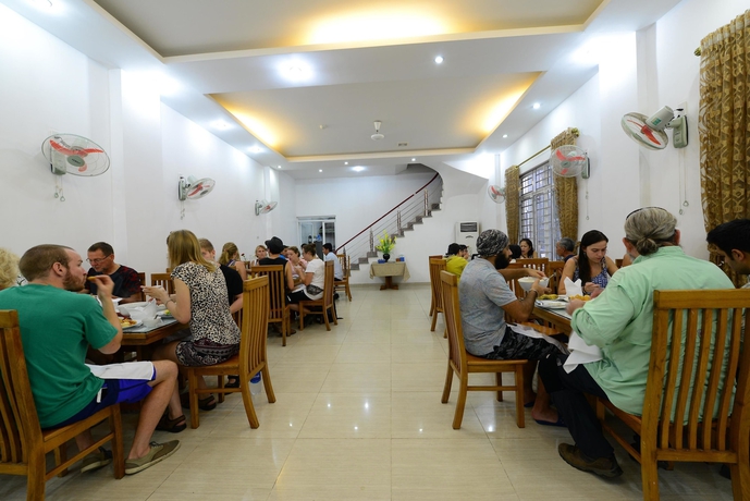 Imagen del bar/restaurante del Hotel Catba Island. Foto 4