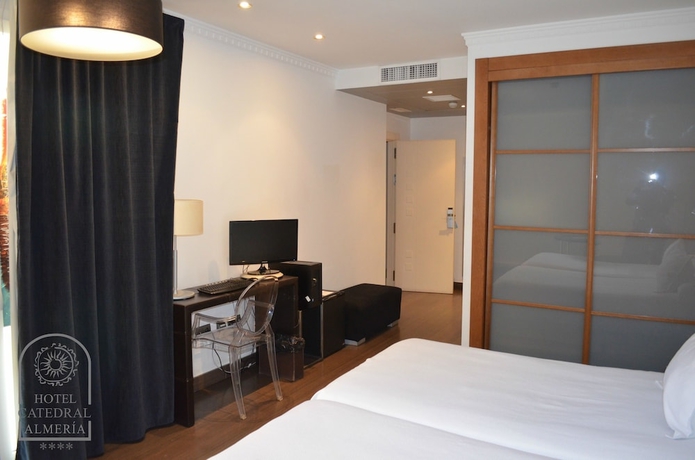 Imagen de la habitación del Hotel Catedral Almería. Foto 2