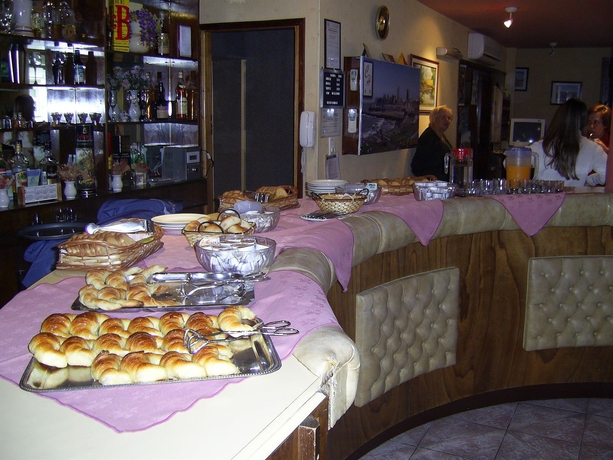 Imagen del bar/restaurante del Hotel Catedral, Mar del Plata. Foto 3