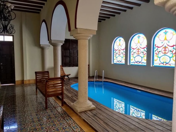 Imagen de la piscina del Hotel Catedral Valladolid. Foto 15