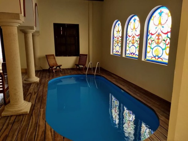 Imagen de la piscina del Hotel Catedral Valladolid. Foto 16