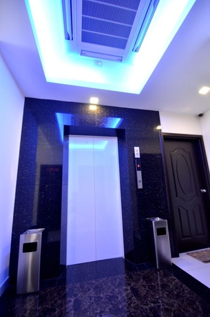 Imagen de los interiores del Hotel Cathay. Foto 15