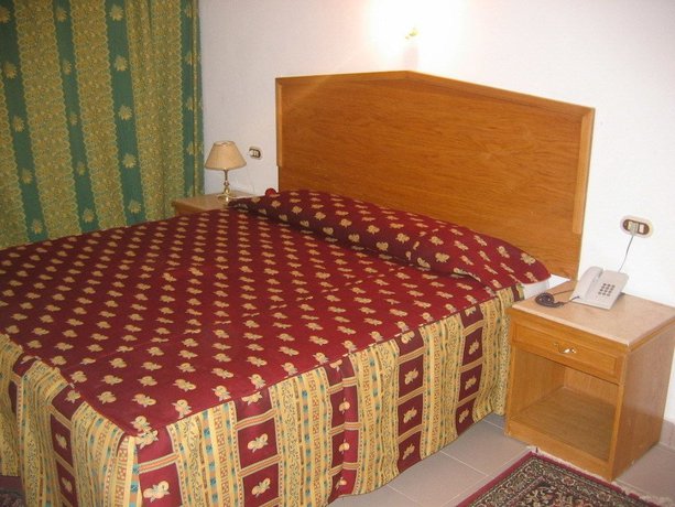 Imagen de la habitación del Hotel Catherine Plaza. Foto 10