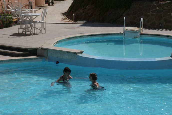 Imagen de la piscina del Hotel Catherine Plaza. Foto 19