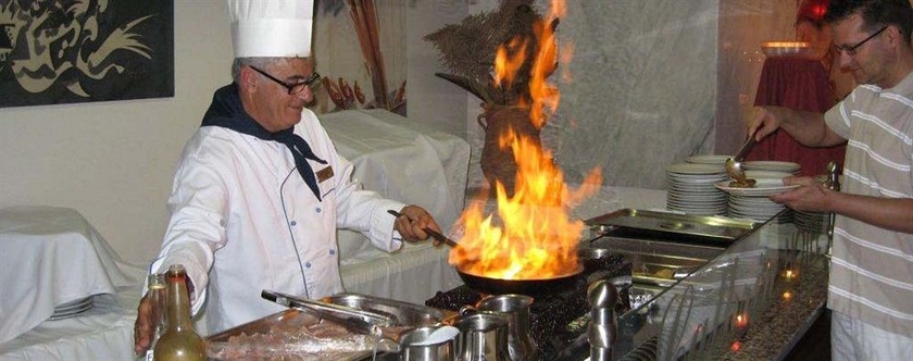 Imagen del bar/restaurante del Hotel Cathrin. Foto 3