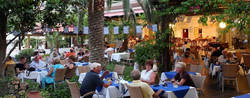 Imagen del bar/restaurante del Hotel Cathrin. Foto 4