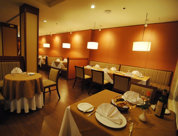 Imagen del bar/restaurante del Hotel Catina Saigon. Foto 3