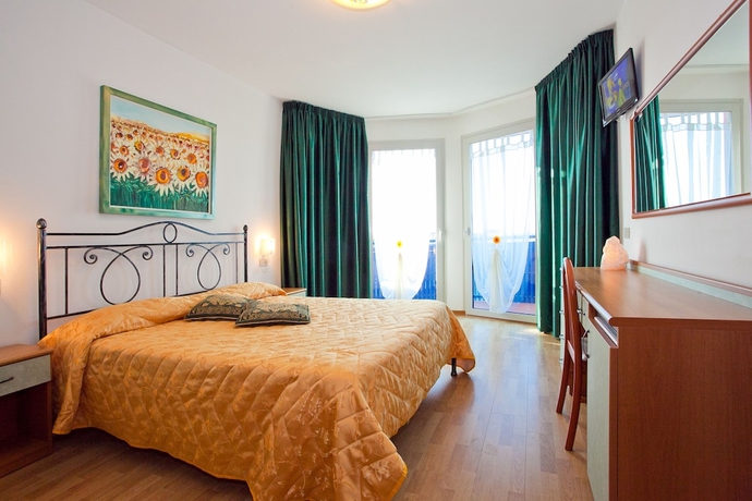 Imagen de la habitación del Hotel Catto Suisse. Foto 10