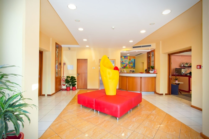Imagen de los interiores del Hotel Catto Suisse. Foto 17