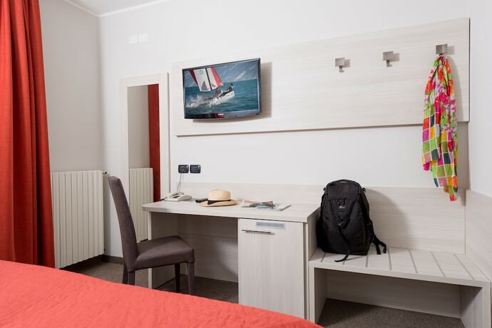 Imagen de la habitación del Hotel Catullo, Malcesine. Foto 15