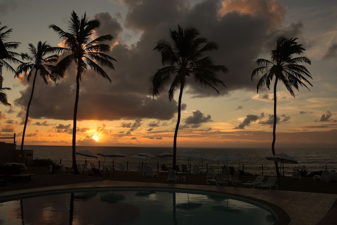 Imagen de la piscina del Hotel Catussaba Suites. Foto 14