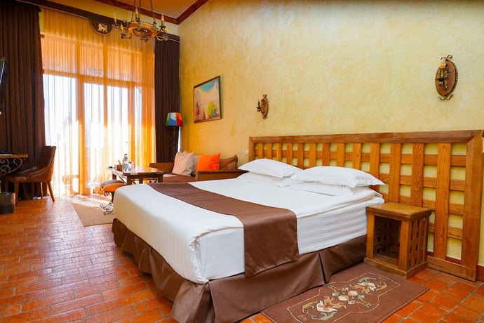 Imagen de la habitación del Hotel Caucasus. Foto 2