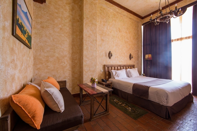 Imagen de la habitación del Hotel Caucasus. Foto 3