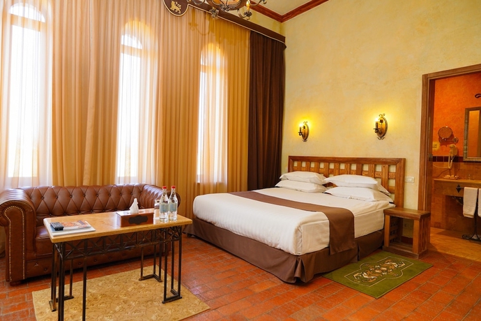 Imagen de la habitación del Hotel Caucasus. Foto 4