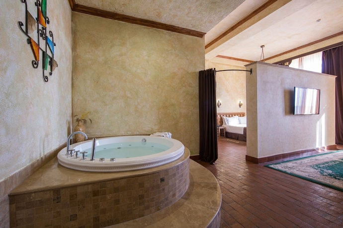 Imagen de la habitación del Hotel Caucasus. Foto 7