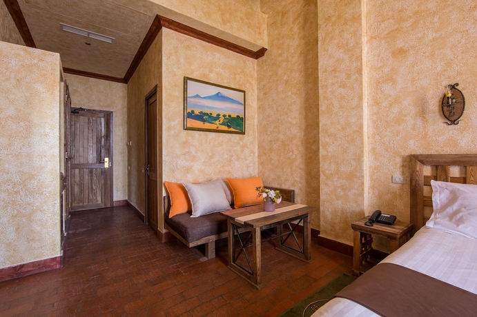 Imagen de la habitación del Hotel Caucasus. Foto 12