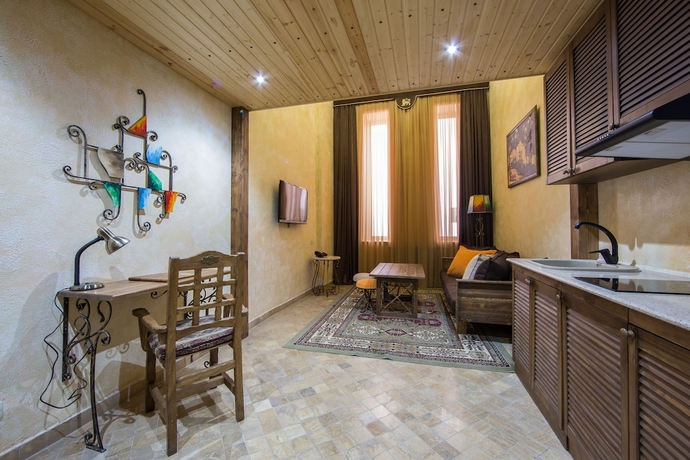 Imagen de la habitación del Hotel Caucasus. Foto 15