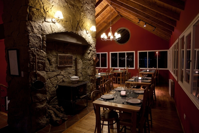 Imagen del bar/restaurante del Hotel Cauquenes De Nimez. Foto 4