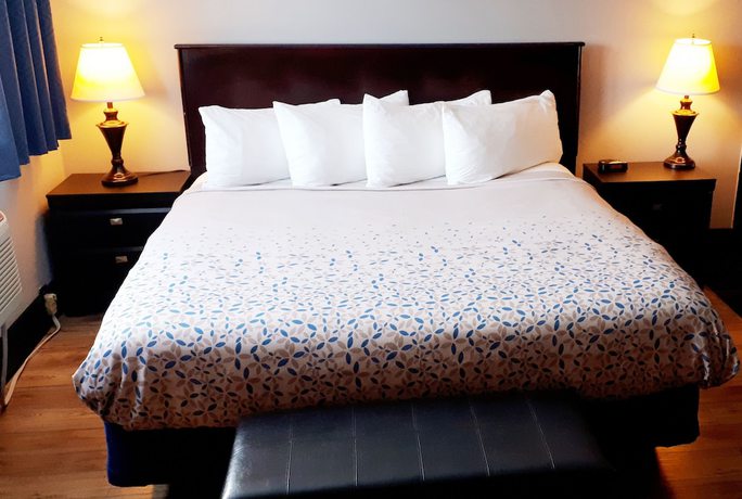 Imagen de la habitación del Hotel Causeway Bay Sparwood. Foto 2