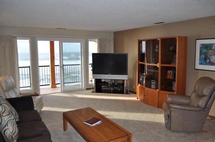 Imagen general del Hotel Cavalier Beachfront Condominiums. Foto 4
