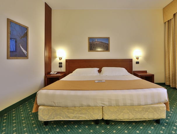 Imagen de la habitación del Hotel Cavalieri, Bra. Foto 3