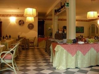 Imagen del bar/restaurante del Hotel Cavalieri Del Mare. Foto 5