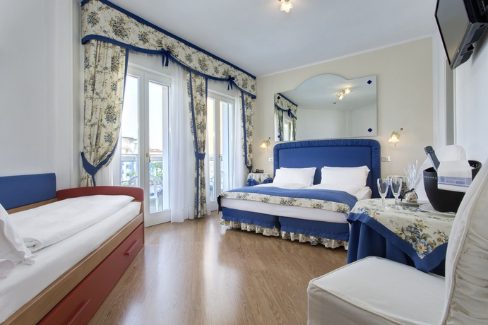 Imagen de la habitación del Hotel Cavalieri Palace. Foto 13