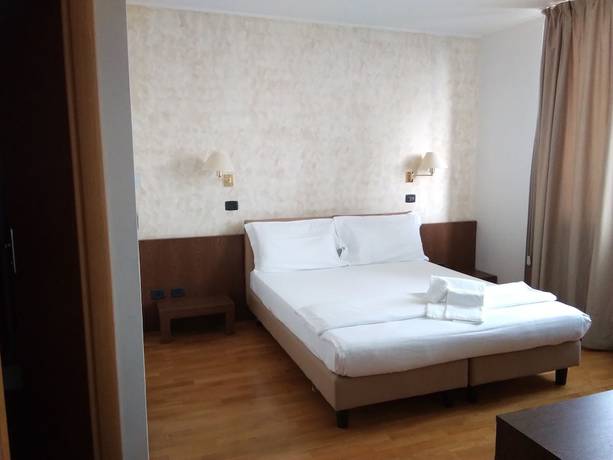 Imagen de la habitación del Hotel Cavalieri Pinerolo. Foto 8