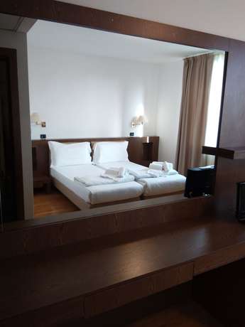 Imagen de la habitación del Hotel Cavalieri Pinerolo. Foto 9