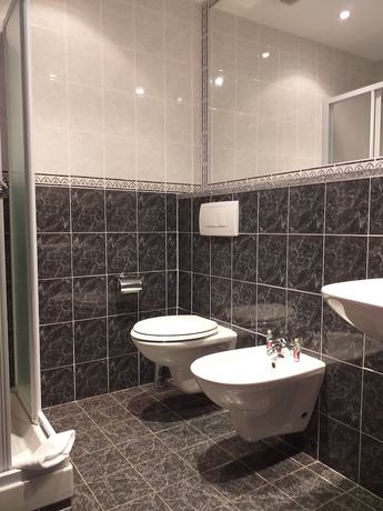 Imagen de la habitación del Hotel Cavalieri Pinerolo. Foto 14