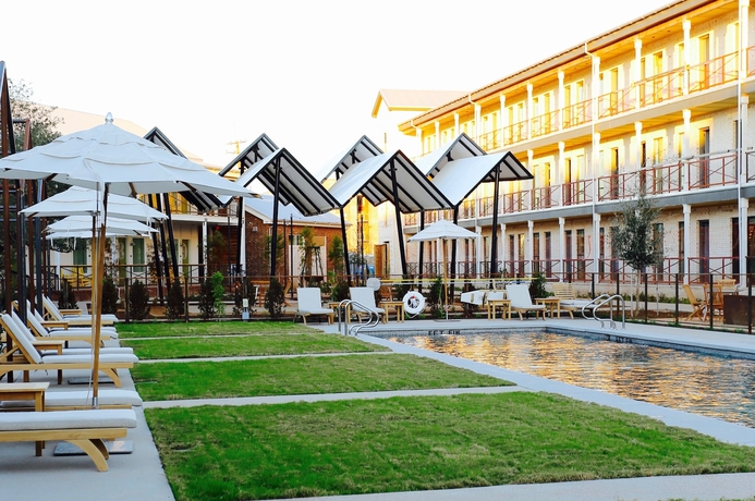 Imagen de la piscina del Hotel Cavalry Court, By Valencia Group. Foto 18