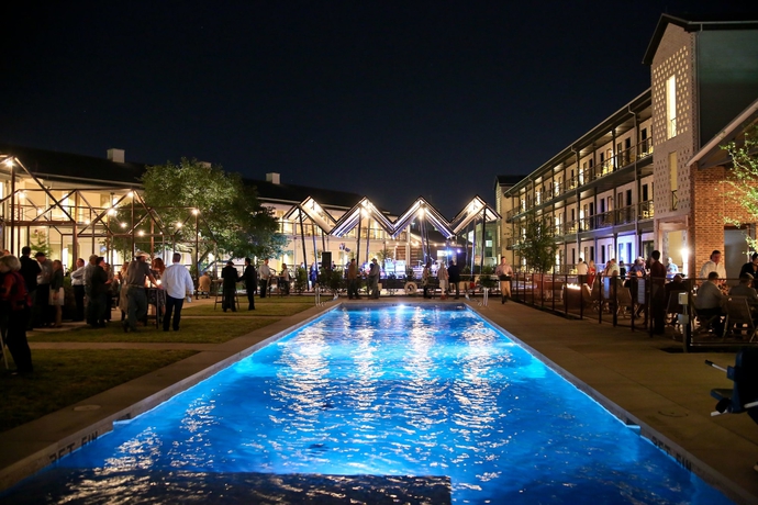 Imagen de la piscina del Hotel Cavalry Court, By Valencia Group. Foto 19