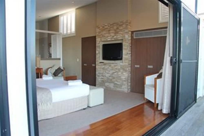 Imagen de la habitación del Hotel Caves Coastal Bar and Bungalows. Foto 2