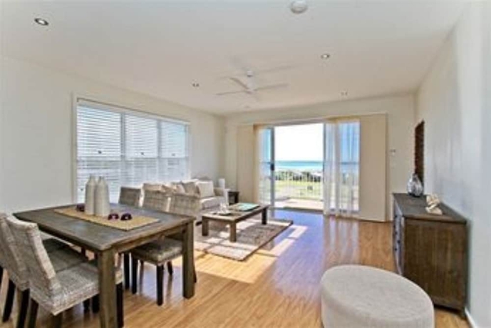 Imagen de la habitación del Hotel Caves Coastal Bar and Bungalows. Foto 18