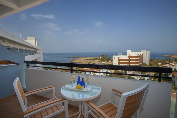 Imagen de la habitación del Hotel Cavo Maris Beach. Foto 9