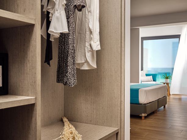 Imagen de la habitación del Hotel Cavo Orient Beach. Foto 15