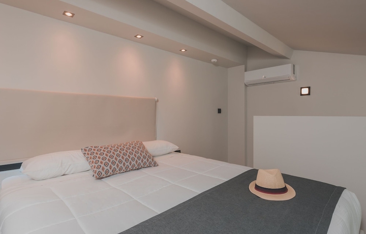 Imagen de la habitación del Hotel Cavo Suites. Foto 3