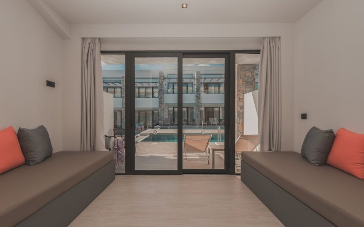 Imagen de la habitación del Hotel Cavo Suites. Foto 10