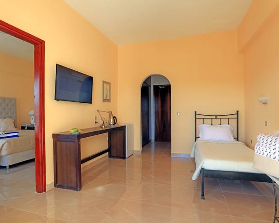 Imagen de la habitación del Hotel Cavomarina Beach. Foto 2