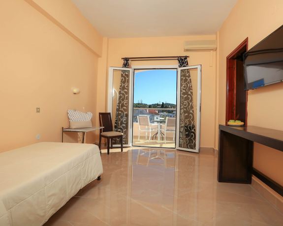 Imagen de la habitación del Hotel Cavomarina Beach. Foto 5