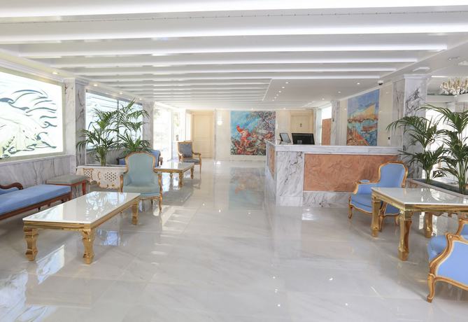 Imagen de los interiores del Hotel Cavomarina Beach. Foto 10