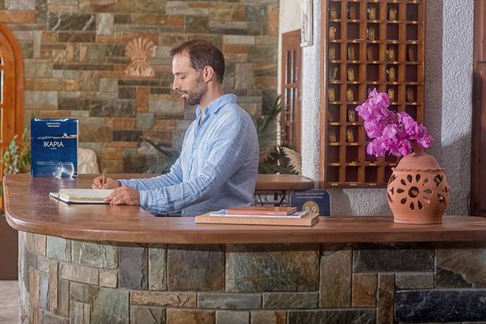 Imagen de los interiores del Hotel Cavos Bay And Studios. Foto 18