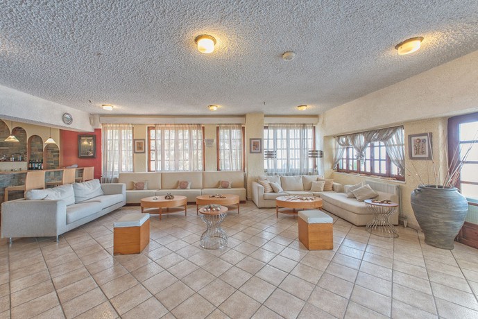 Imagen de los interiores del Hotel Cavos Bay And Studios. Foto 20