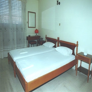 Imagen de la habitación del Hotel Cavos, Kavos. Foto 2