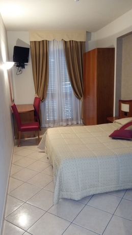 Imagen de la habitación del Hotel Cavour, Asti. Foto 3