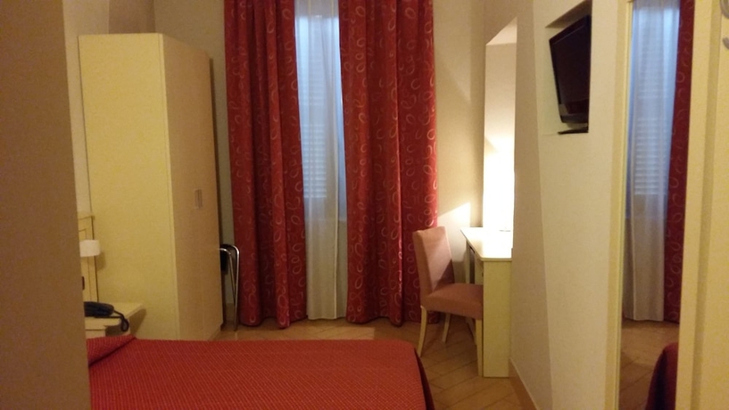 Imagen de la habitación del Hotel Cavour, Asti. Foto 5