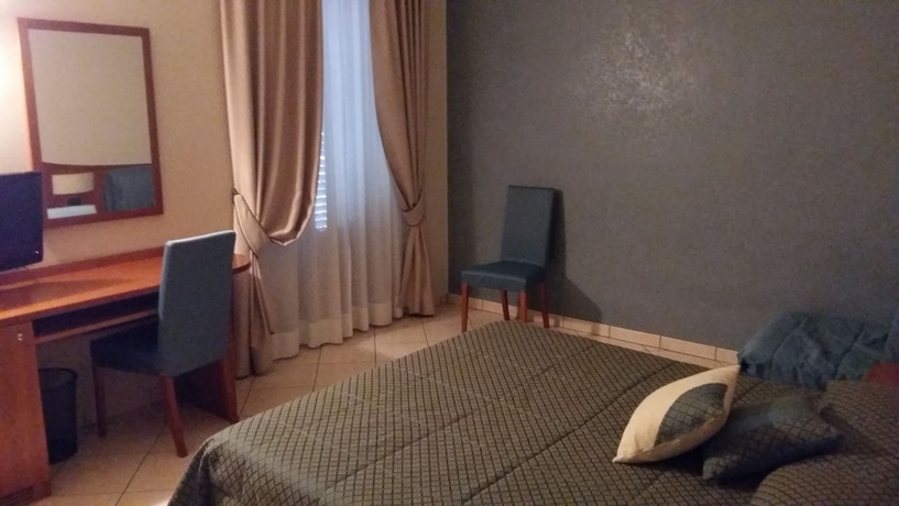 Imagen de la habitación del Hotel Cavour, Asti. Foto 7